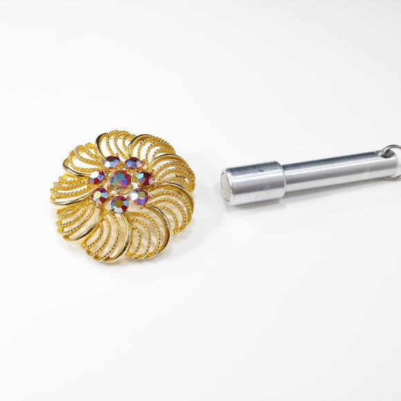 Vintage Lisner Floral Brooch, Red Aurora Borealis Rhinestones, 1960s Jewelry - Picture 10 of 10
